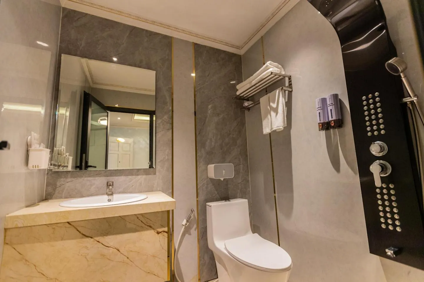 Hotel Khach San Bien Sao 2 - 139 Nguyen Van Luong P10 Go Vap Ho Chi Minh City